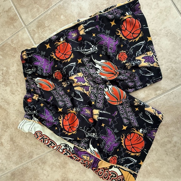 Flow Society Skeleton Hoops Graphic Shorts - youth L - Picture 3 of 4